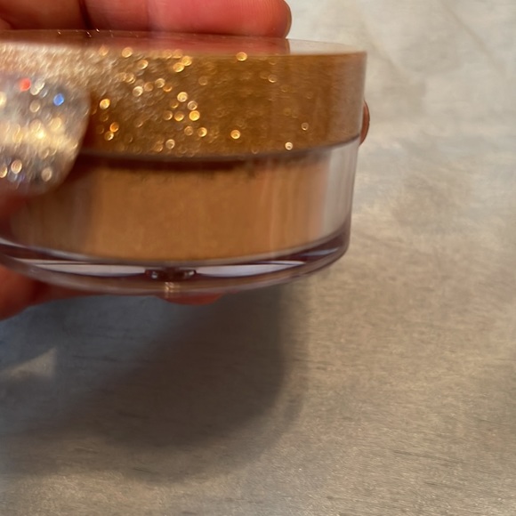 ABH loose highlighter in Vegas - Picture 4 of 5